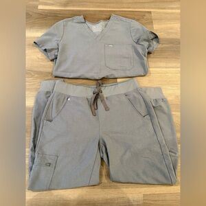 FIGS Women’s Scrub Set